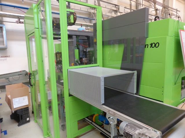 Injection molding machine with automation